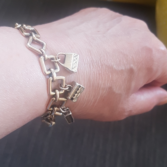 Burberry 18k gold plated charm bracelet. - Picture 11 of 12